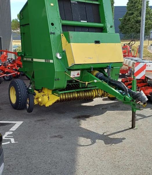 Presse John Deere 550 liage ficelle