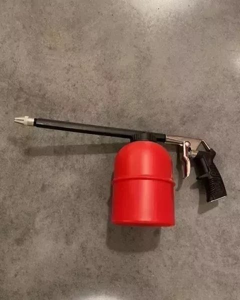 PISTOLET A LIQUIDE