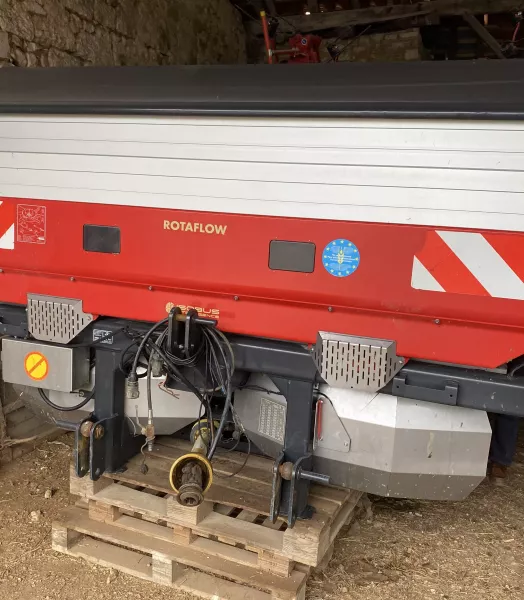 Distributeur d'engrais Vicon RO-EDW 3400 L avec pesée électronique 24 m