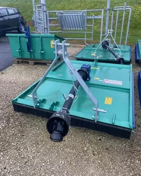 Gyrobroyeur série spéciale 1,50 m 2 couteaux 45CV DESVOYS
