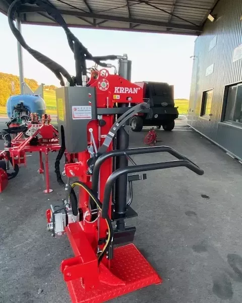 FENDEUSE DE BUCHES MFA 17 TONNES POMPE HYDRAULIQUE